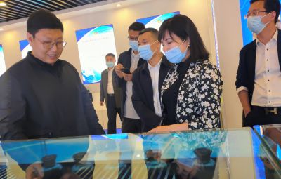 市政協(xié)副主席、市工商聯(lián)主席唐世云到寶泰隆走訪調(diào)研